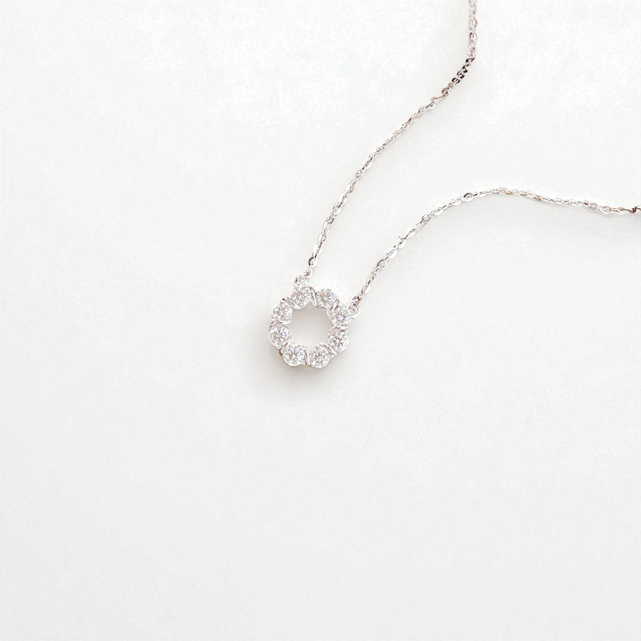 Silver Moissanite Circle Necklace – Crown